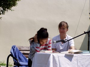 účastníčka maratónu čítania- Bojnice 2010 Čítajme si